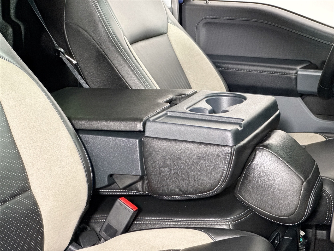 Ford F-150 XLT 4WD Reg Cab 8' Box 2023