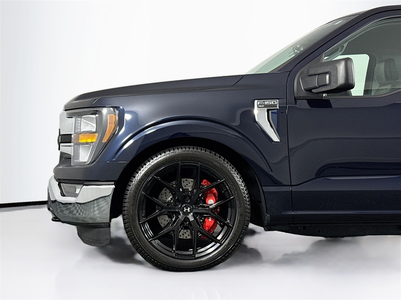 Ford F-150 XLT 4WD Reg Cab 8' Box 2023