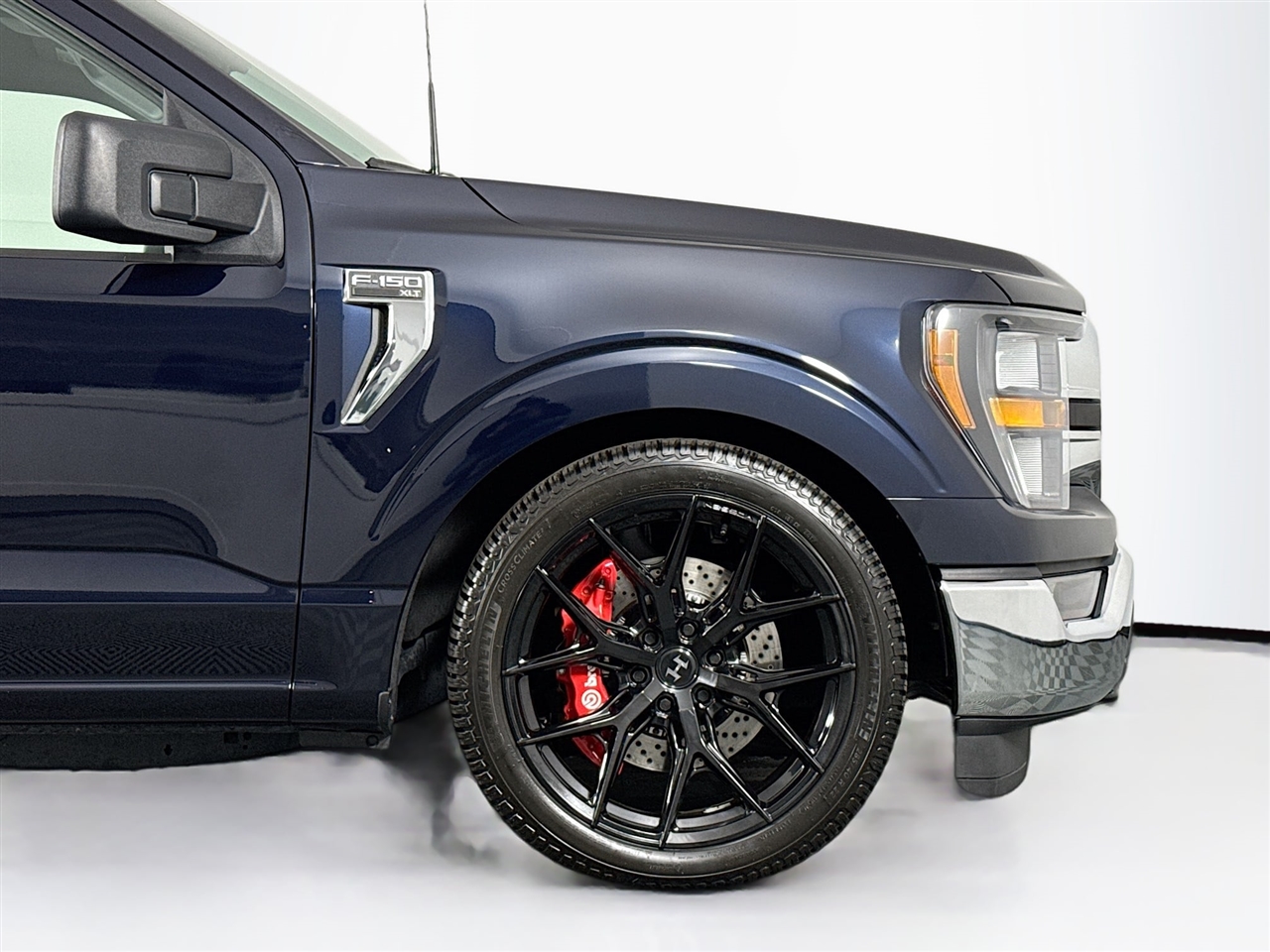 Ford F-150 XLT 4WD Reg Cab 8' Box 2023