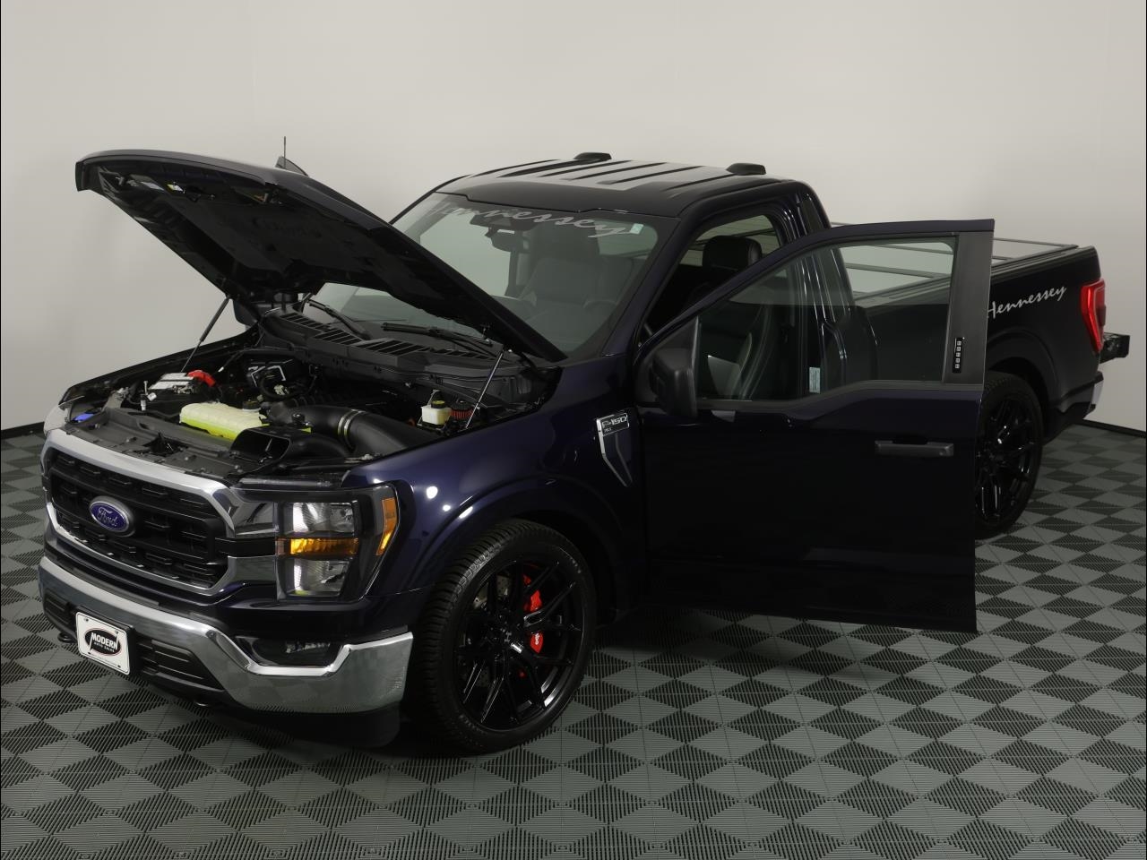 Ford F-150 XLT 4WD Reg Cab 8' Box 2023