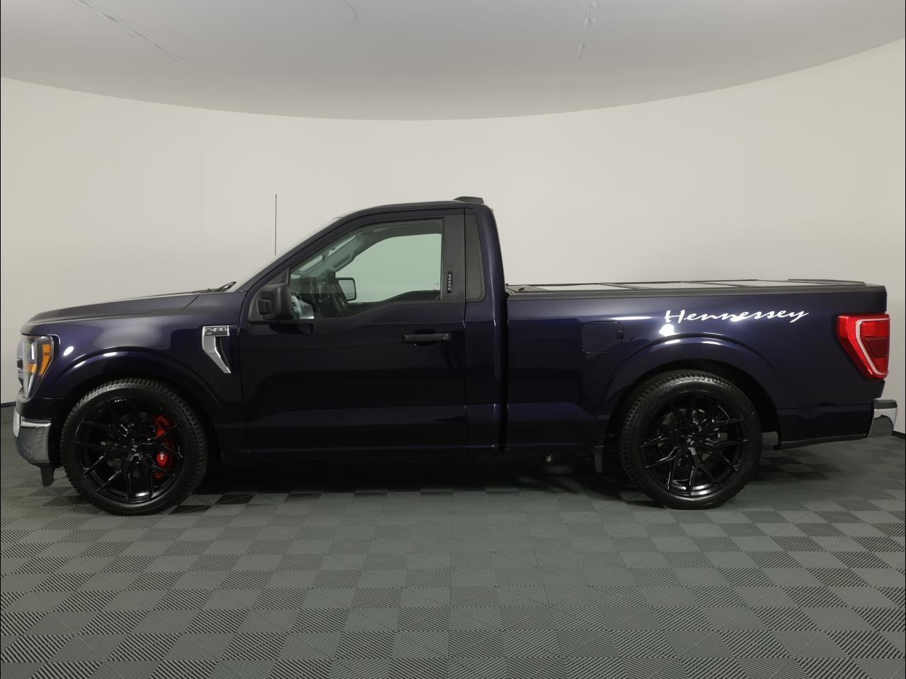 Ford F-150 XLT 4WD Reg Cab 8' Box 2023