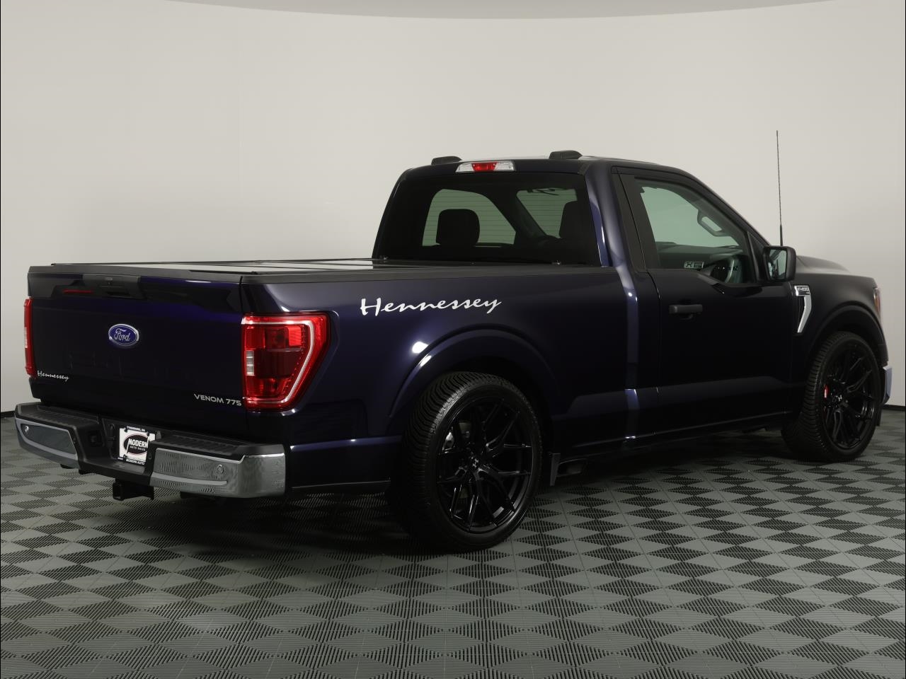 Ford F-150 XLT 4WD Reg Cab 8' Box 2023