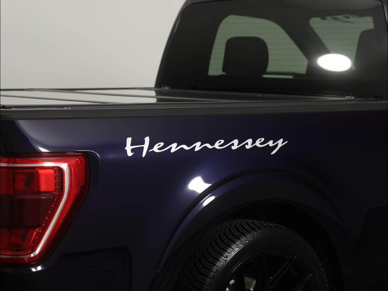 Ford F-150 XLT 4WD Reg Cab 8' Box 2023