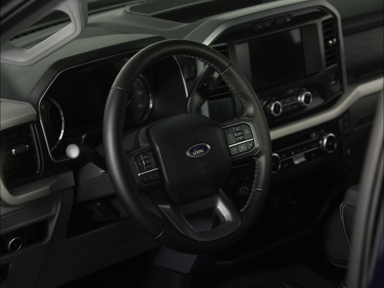 Ford F-150 XLT 4WD Reg Cab 8' Box 2023