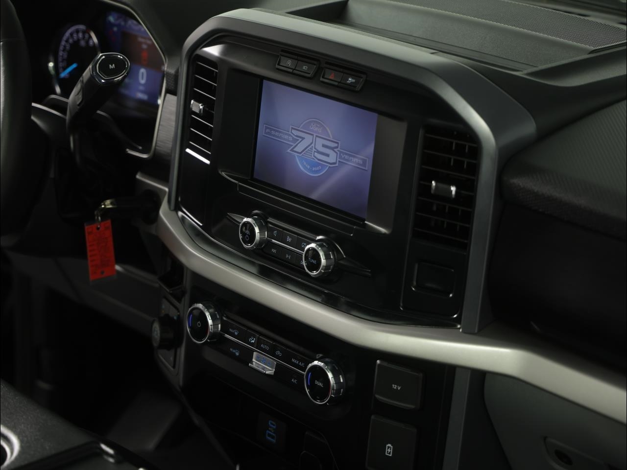 Ford F-150 XLT 4WD Reg Cab 8' Box 2023