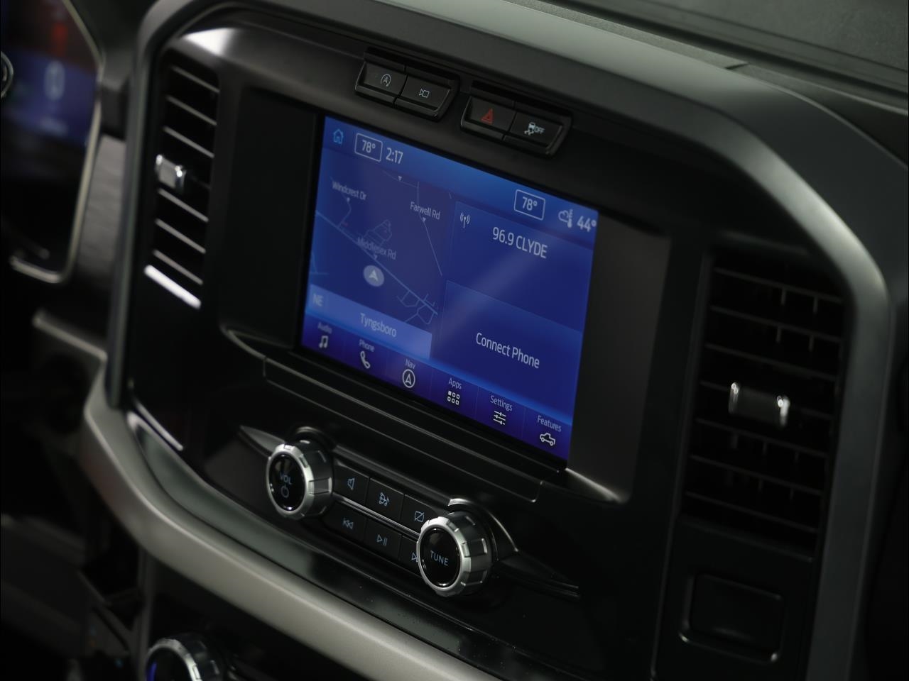 Ford F-150 XLT 4WD Reg Cab 8' Box 2023