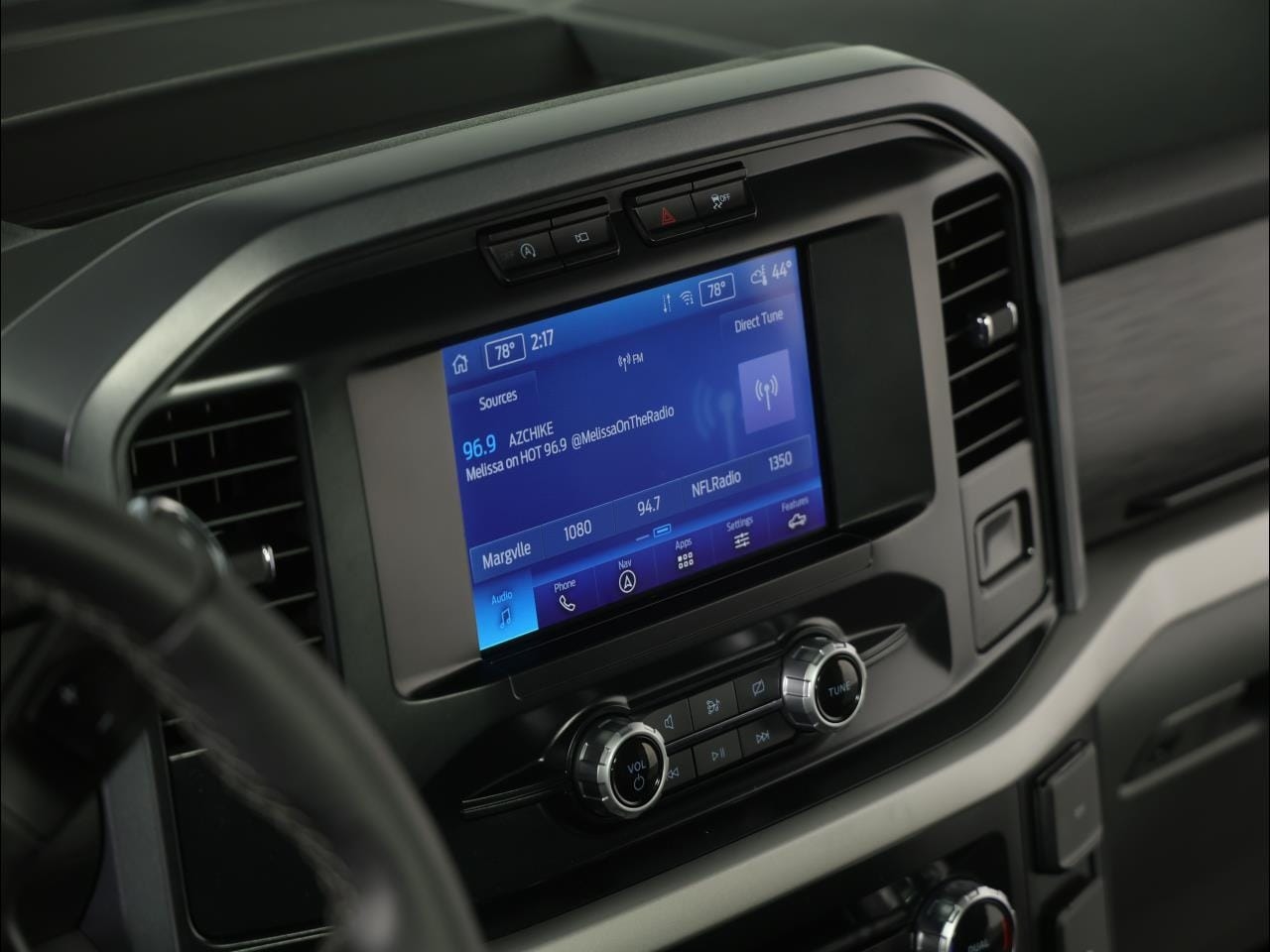 Ford F-150 XLT 4WD Reg Cab 8' Box 2023