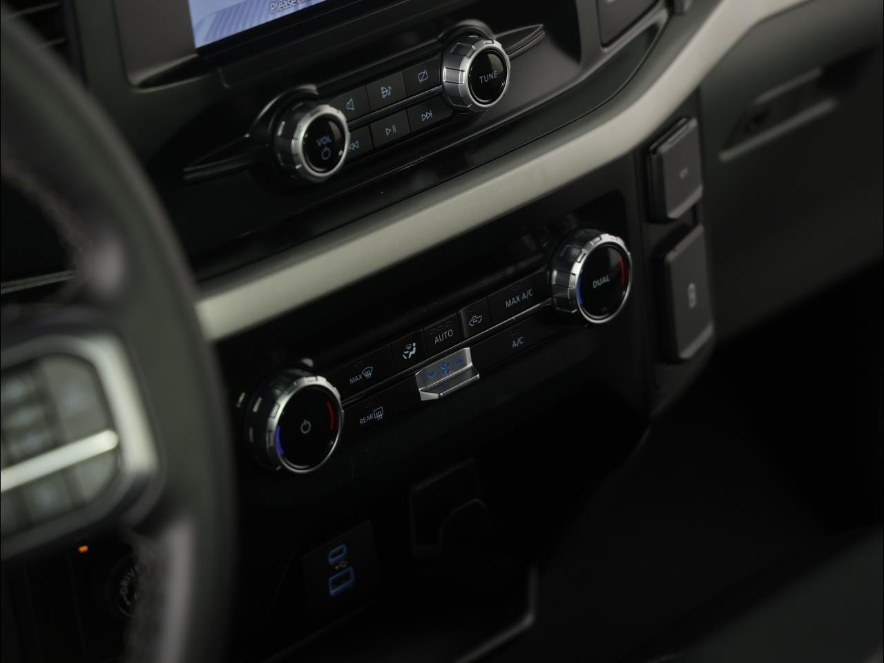 Ford F-150 XLT 4WD Reg Cab 8' Box 2023