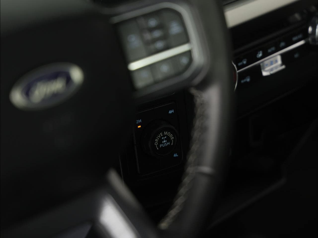 Ford F-150 XLT 4WD Reg Cab 8' Box 2023