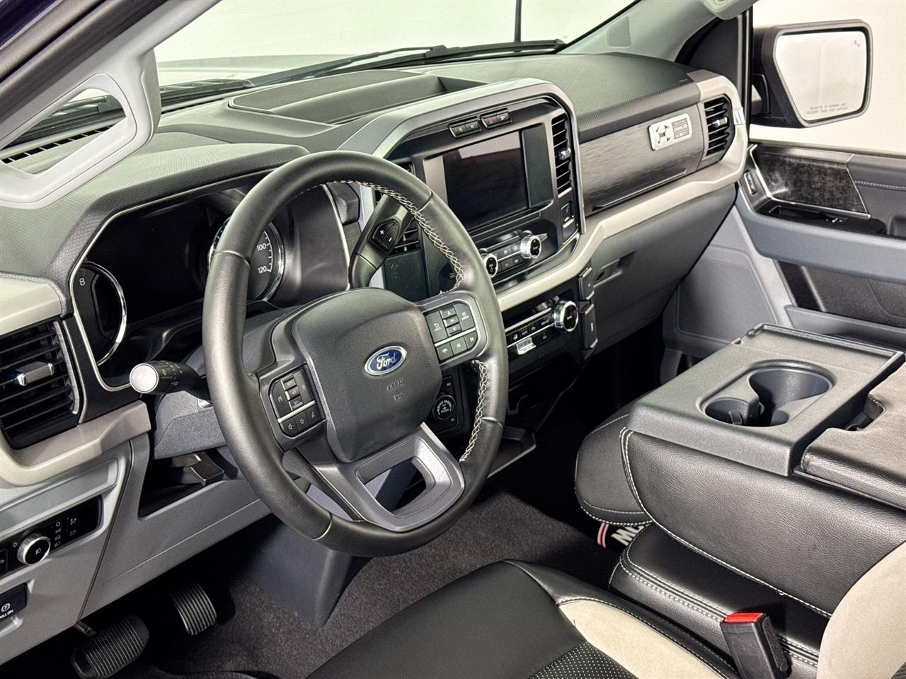 Ford F-150 XLT 4WD Reg Cab 8' Box 2023