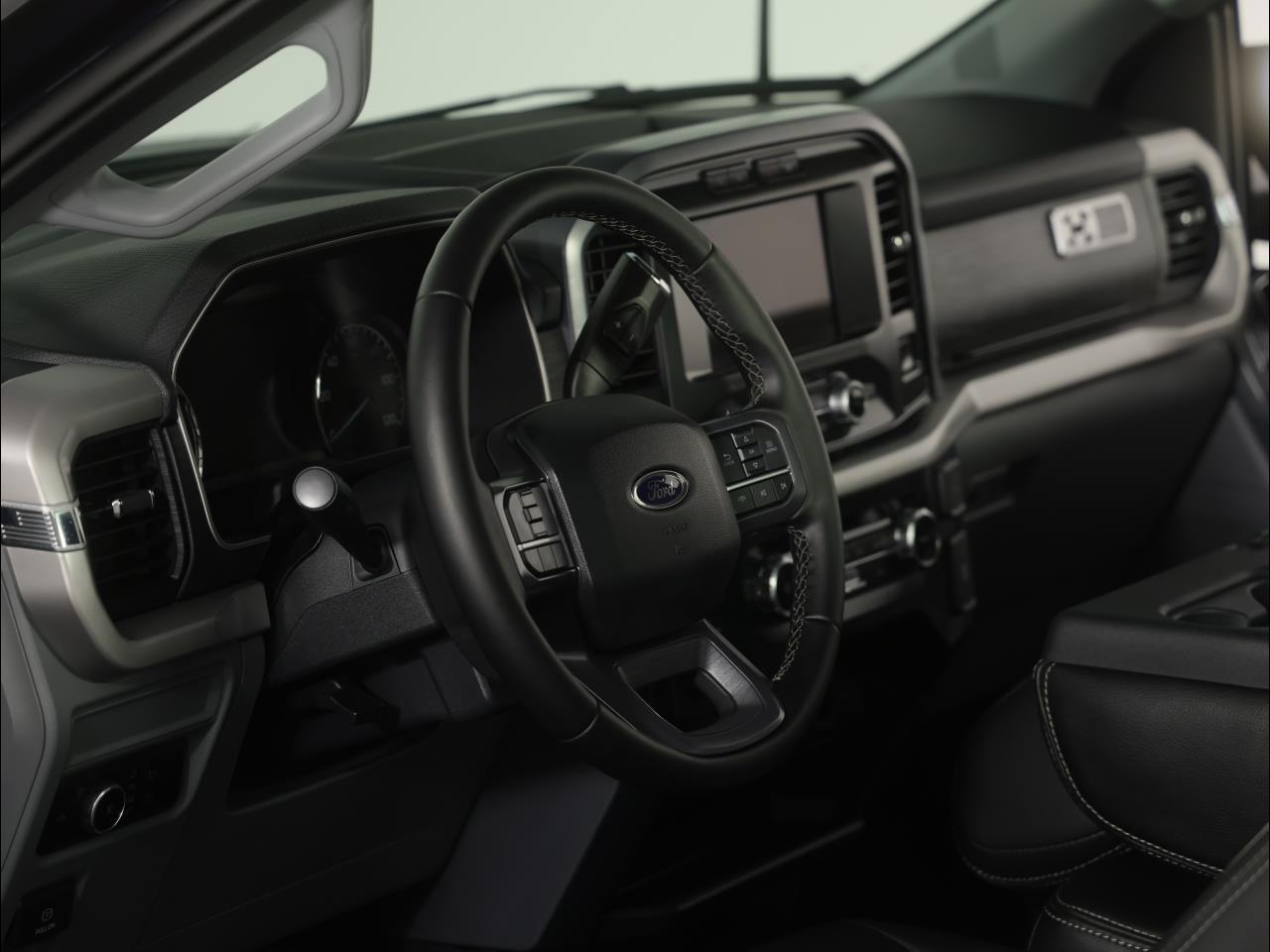 Ford F-150 XLT 4WD Reg Cab 8' Box 2023