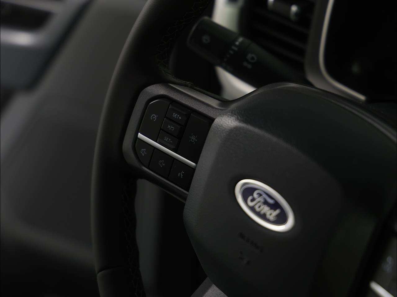 Ford F-150 XLT 4WD Reg Cab 8' Box 2023