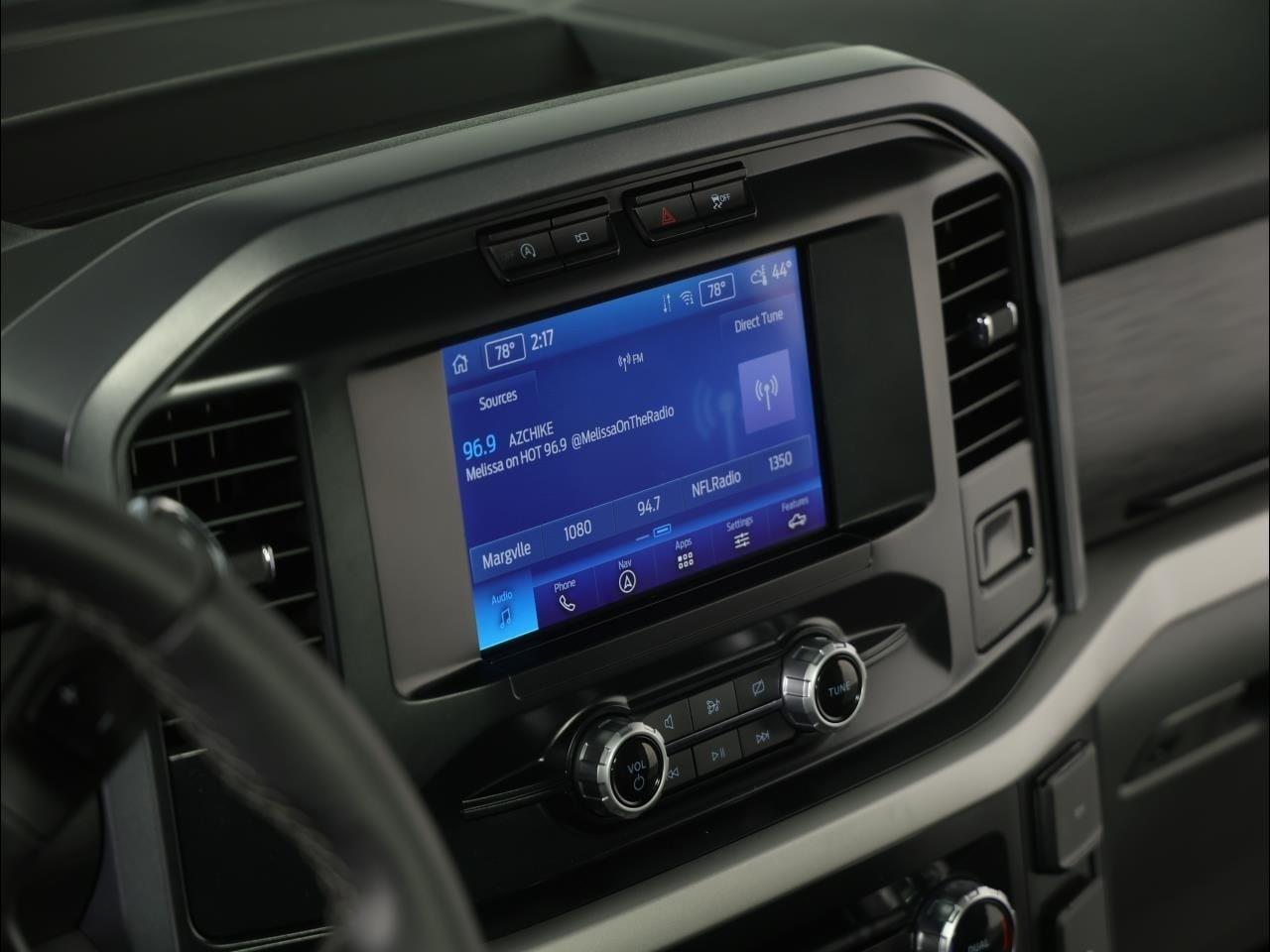 Ford F-150 XLT 4WD Reg Cab 8' Box 2023