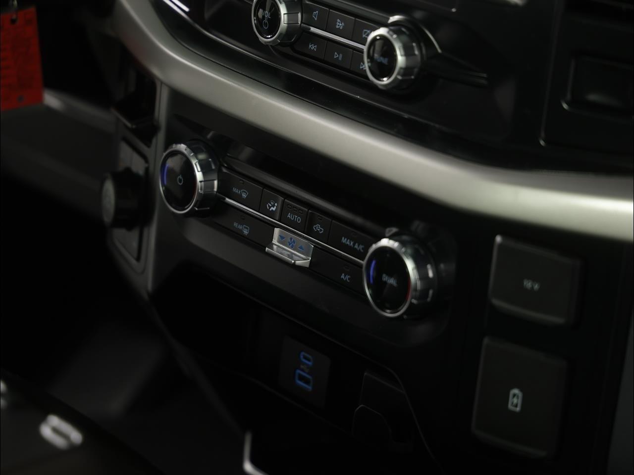 Ford F-150 XLT 4WD Reg Cab 8' Box 2023