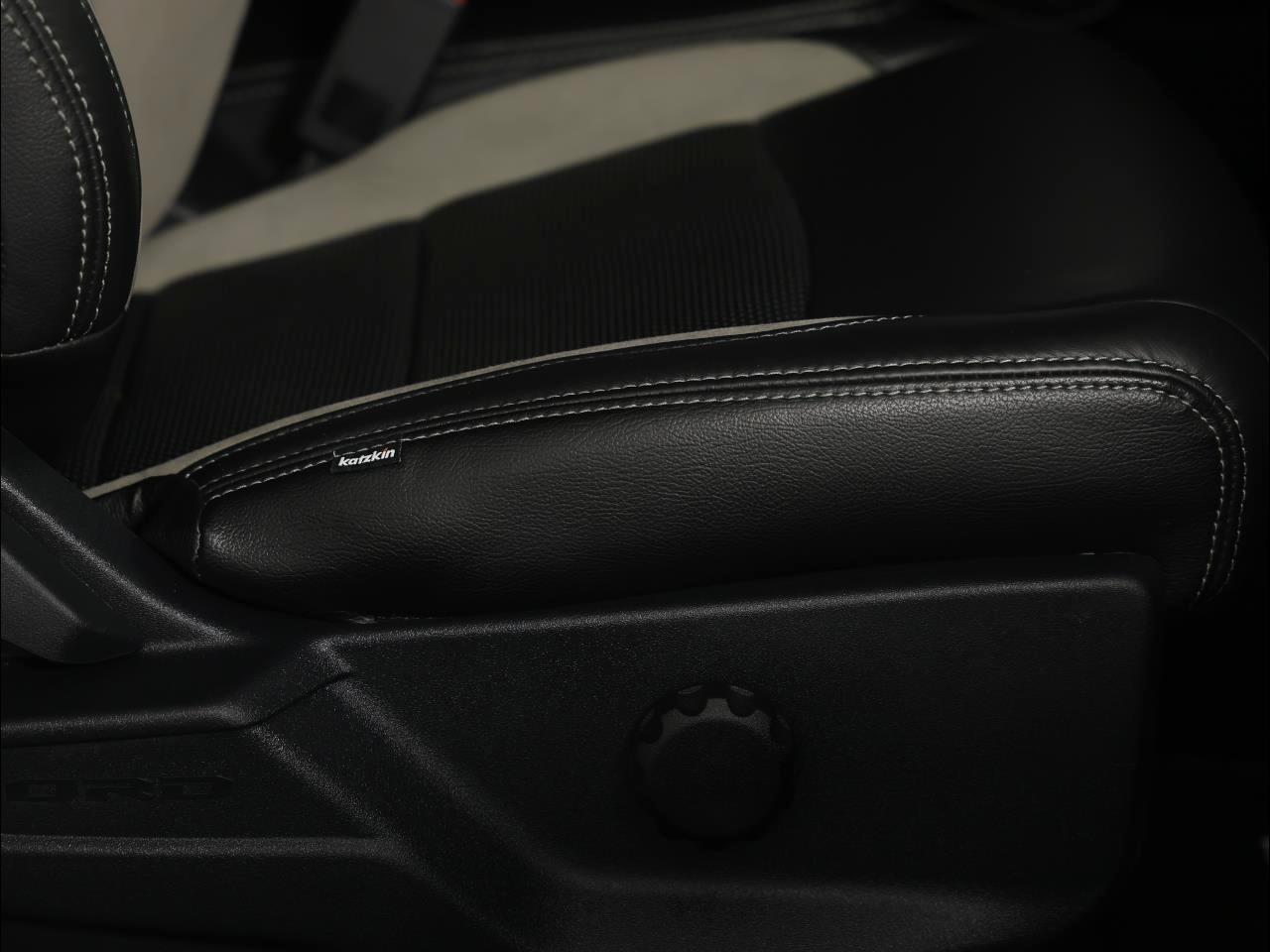 Ford F-150 XLT 4WD Reg Cab 8' Box 2023