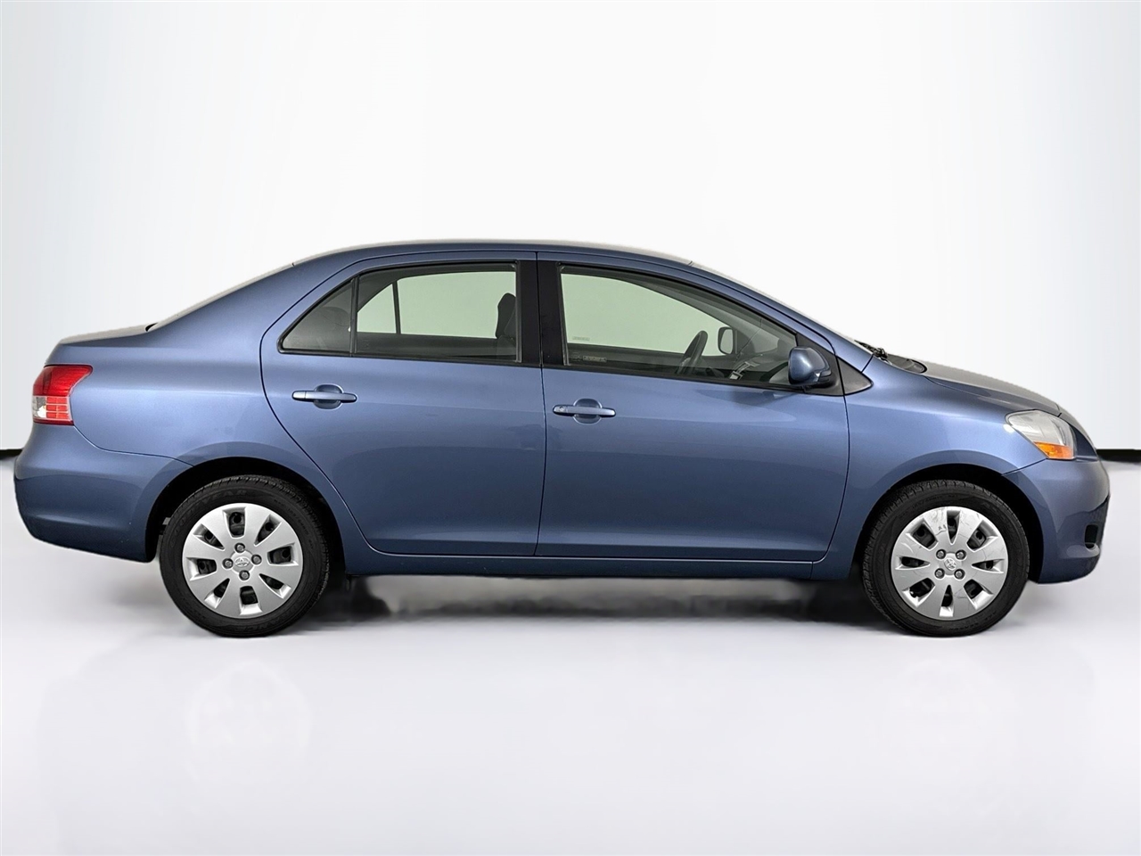 Toyota Yaris 4dr Sdn Man 2010