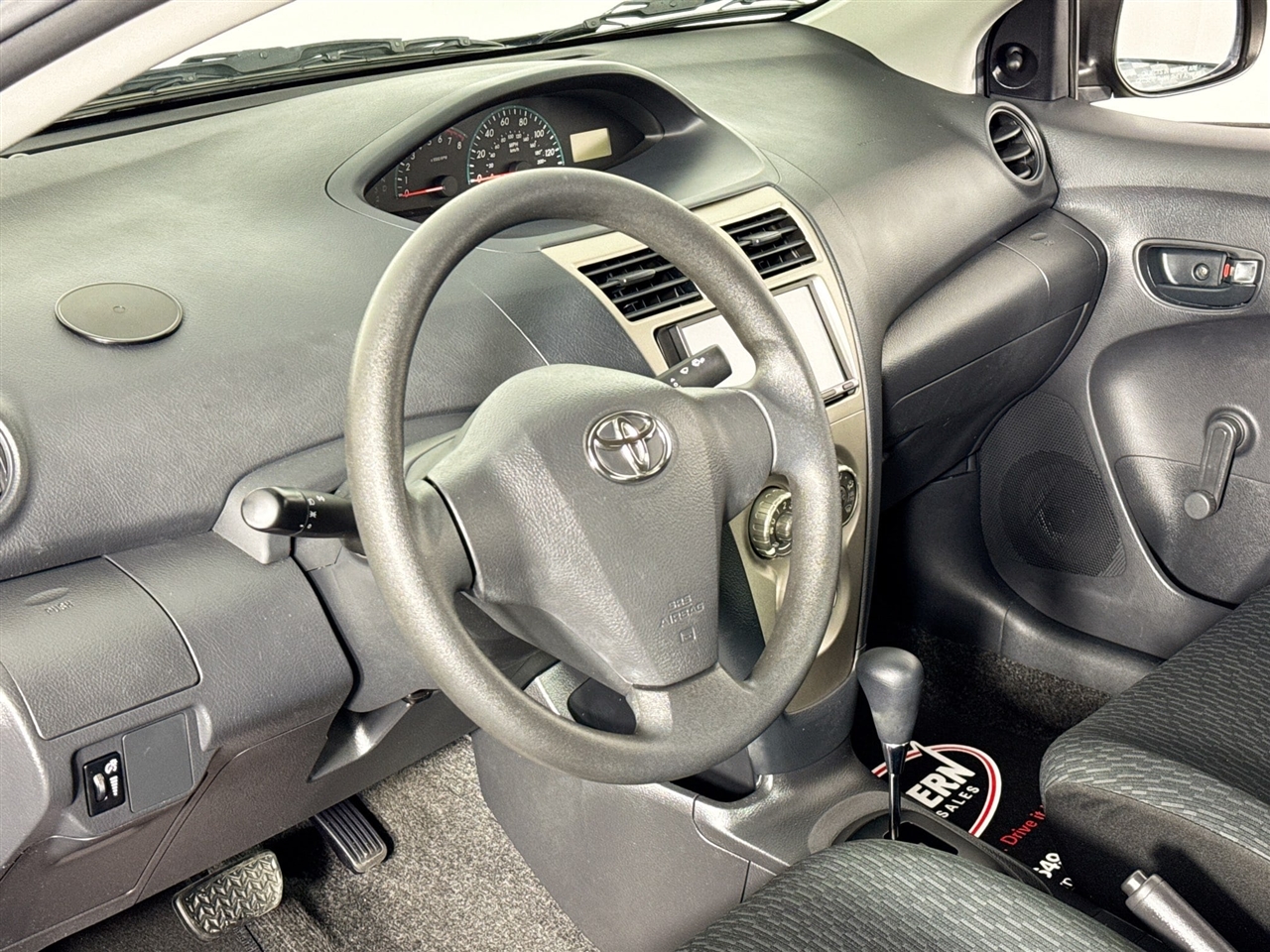 Toyota Yaris 4dr Sdn Man 2010