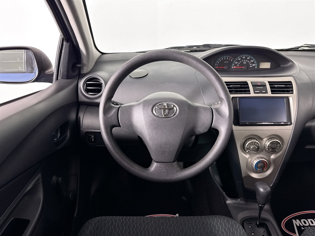 Toyota Yaris 4dr Sdn Man 2010