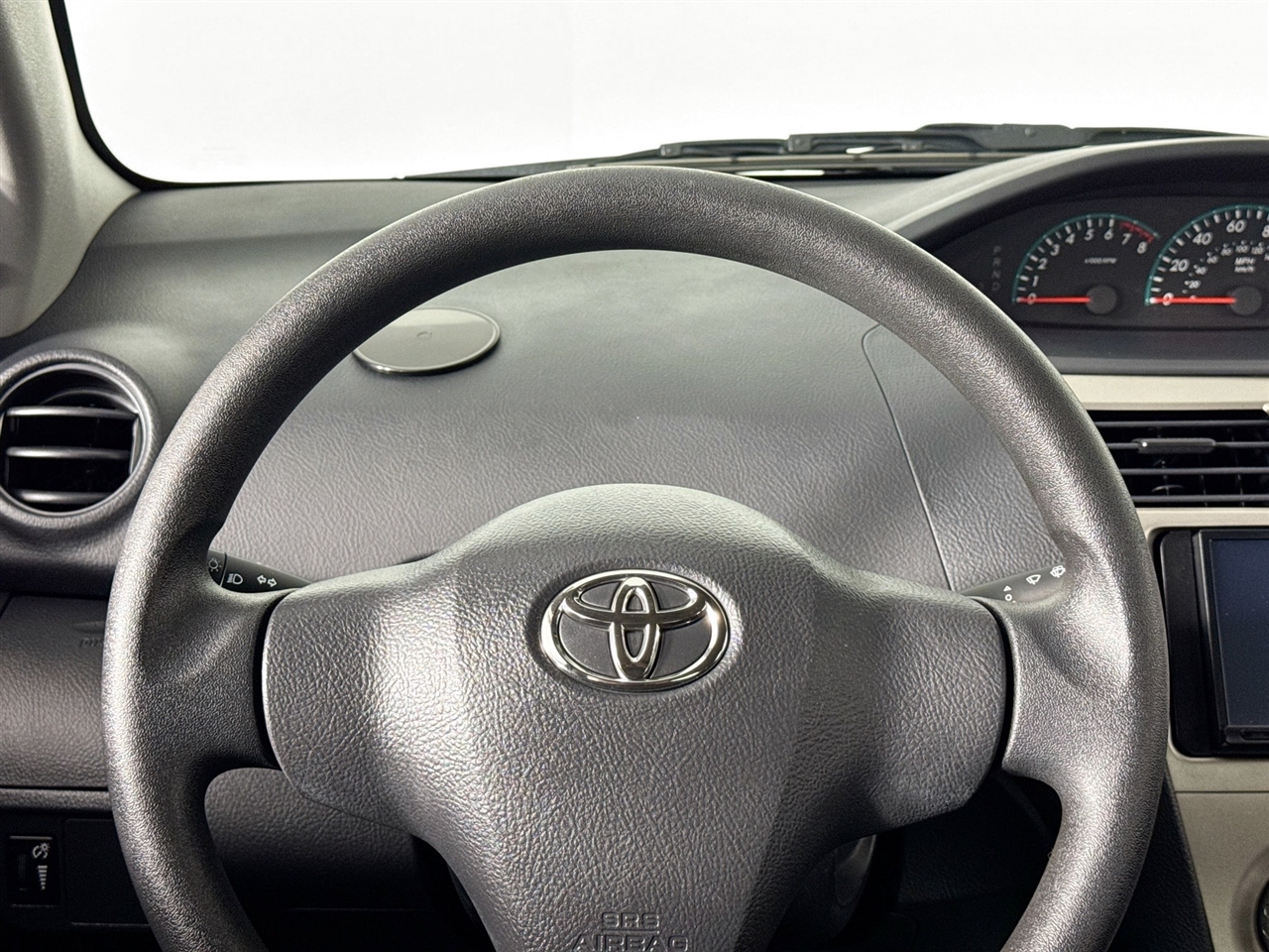 Toyota Yaris 4dr Sdn Man 2010