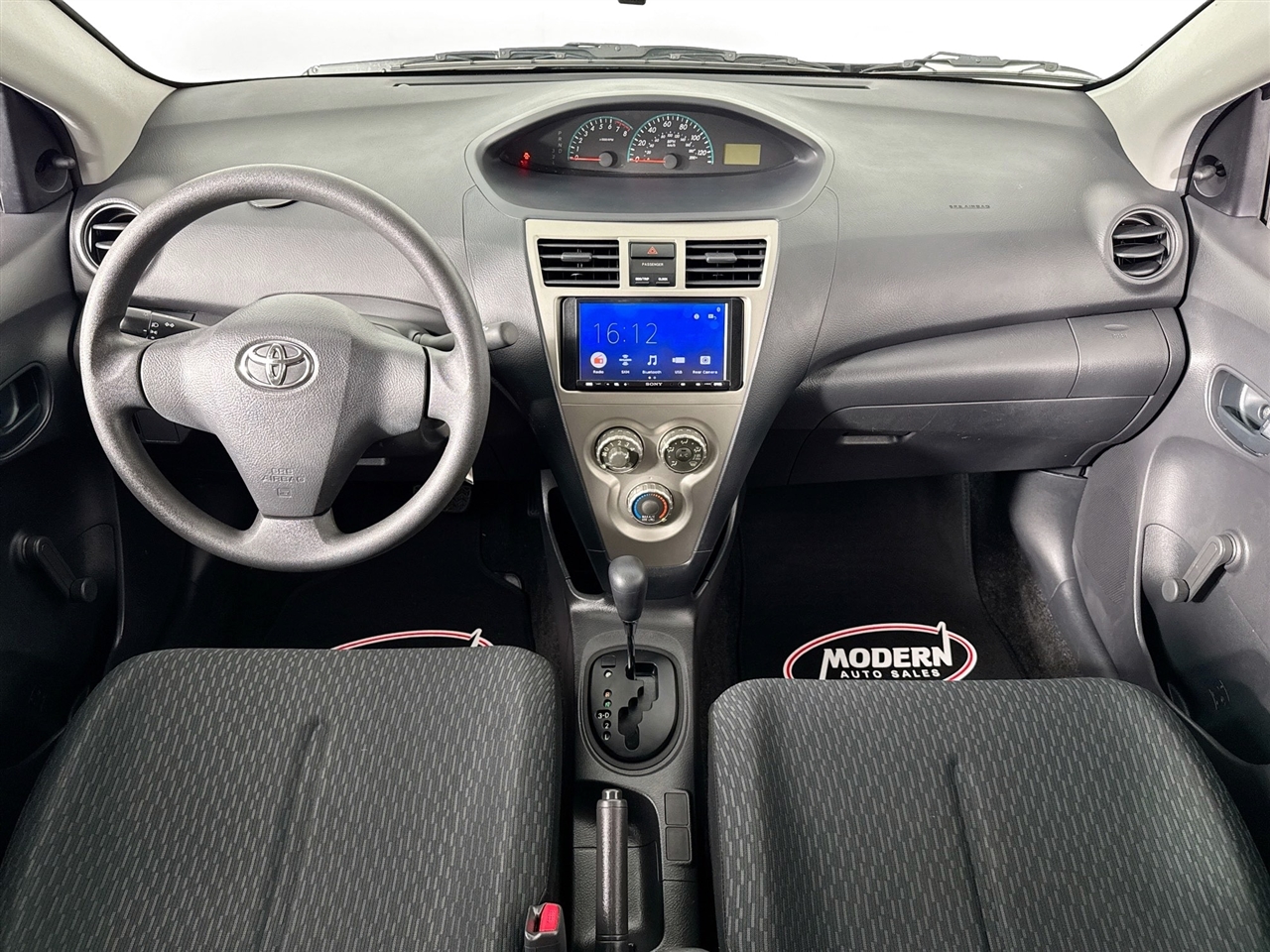 Toyota Yaris 4dr Sdn Man 2010