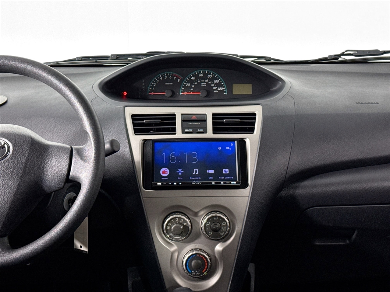 Toyota Yaris 4dr Sdn Man 2010