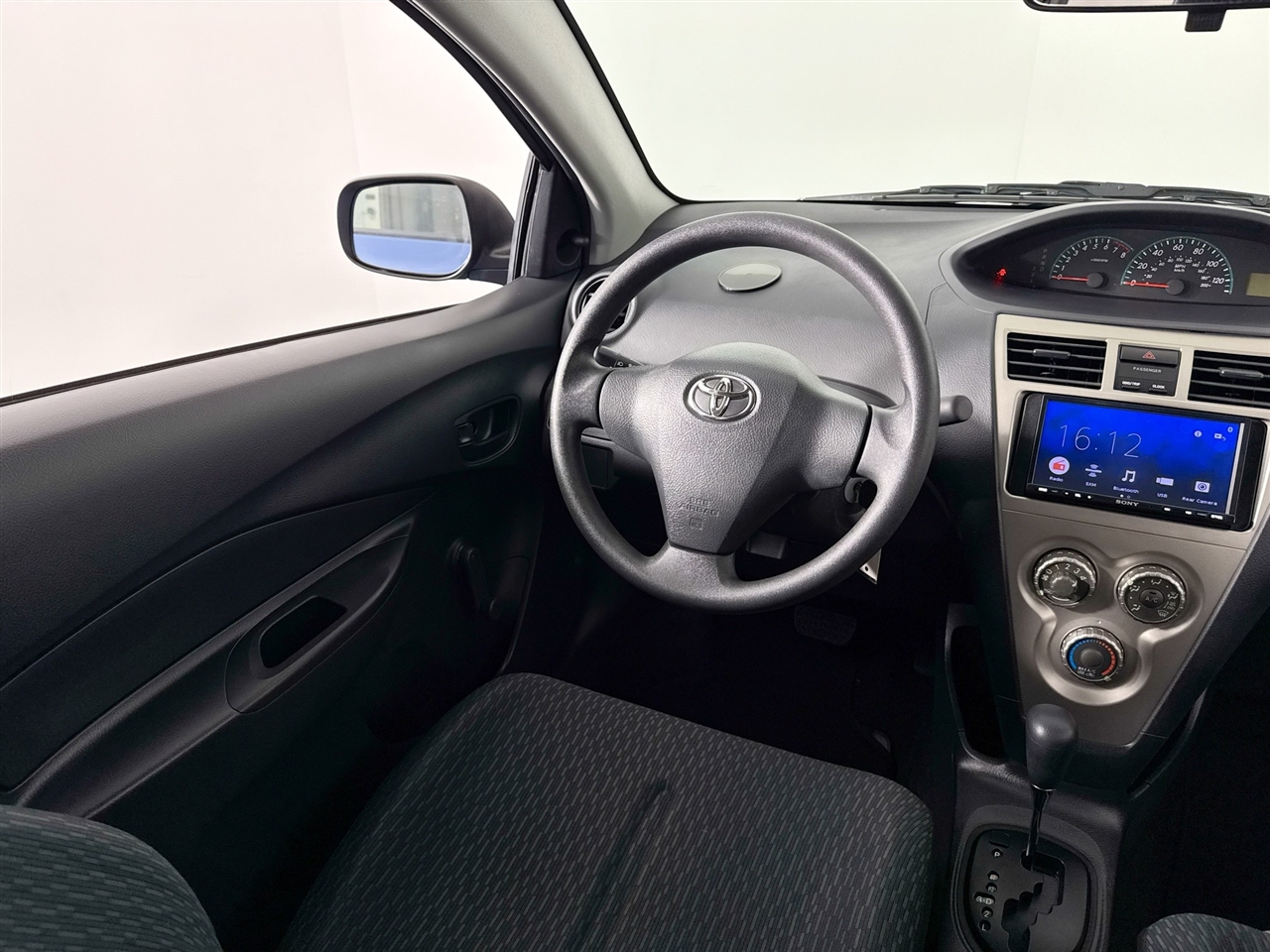 Toyota Yaris 4dr Sdn Man 2010