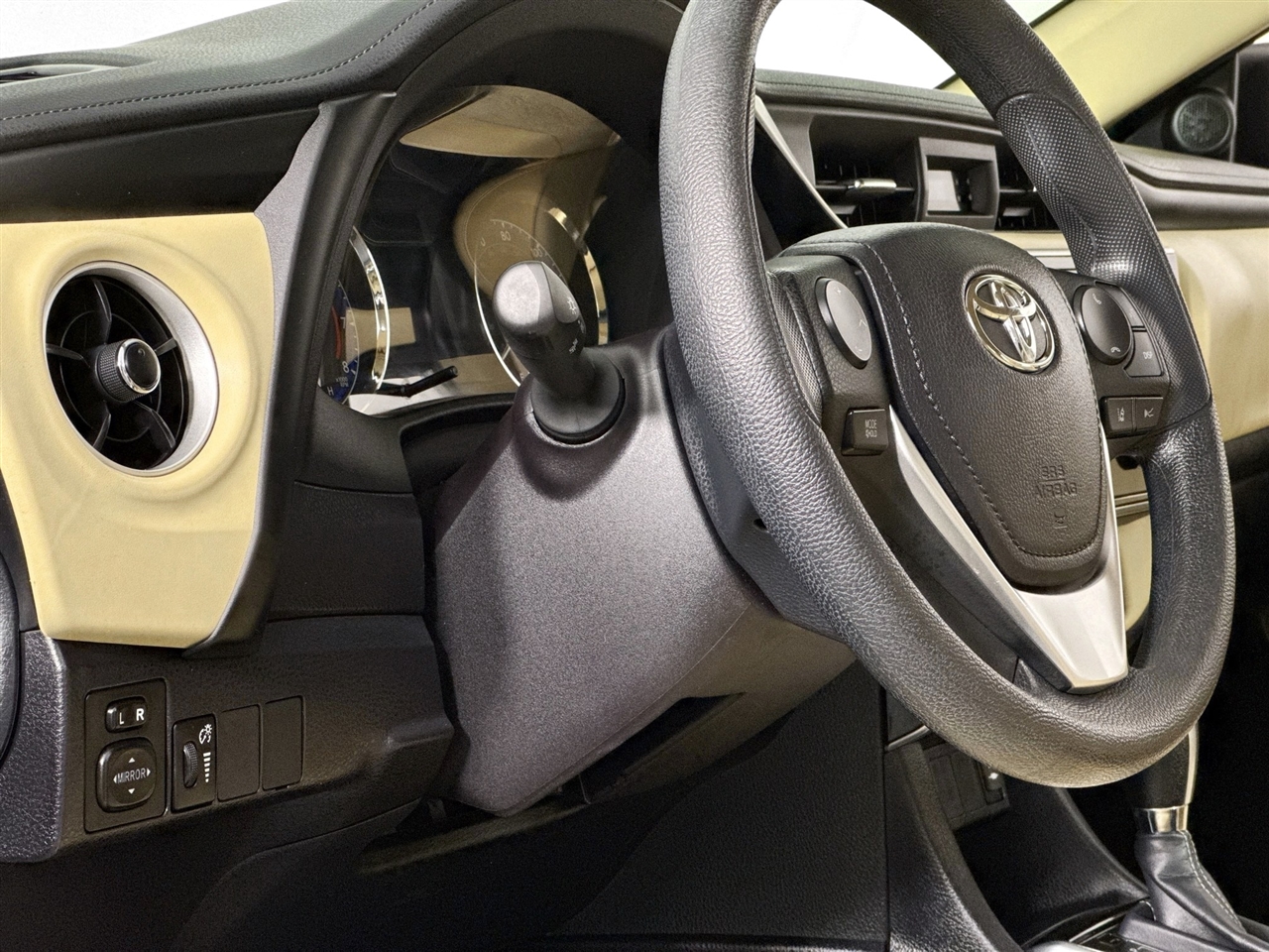 Toyota Corolla 50th Anniversary Special Edition CVT (Natl) 2017