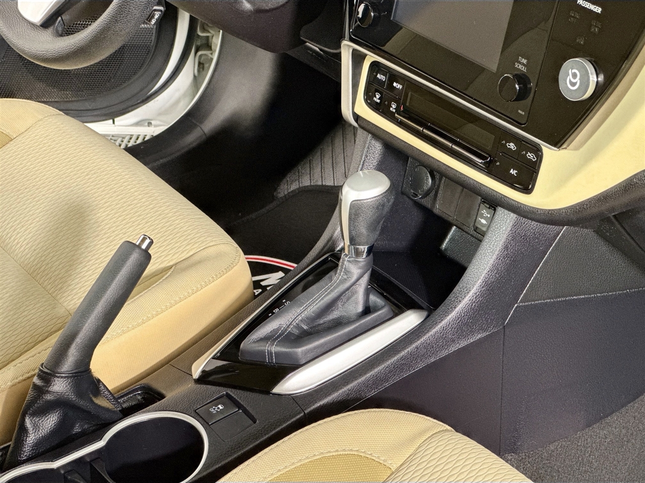 Toyota Corolla 50th Anniversary Special Edition CVT (Natl) 2017