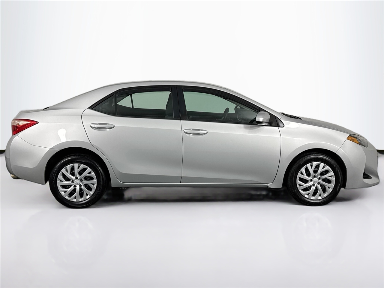 Toyota Corolla XLE CVT (Natl) 2019