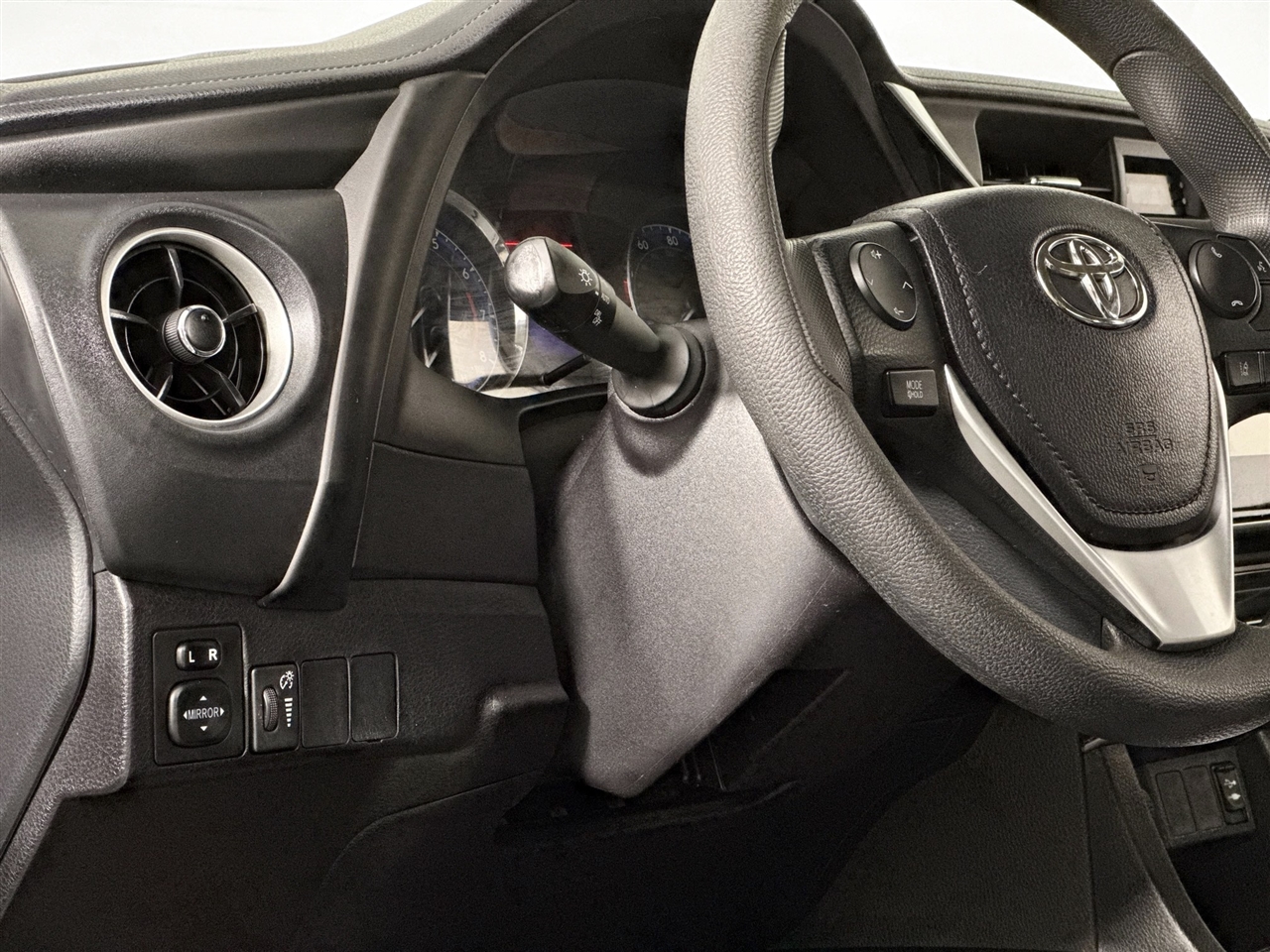 Toyota Corolla XLE CVT (Natl) 2019