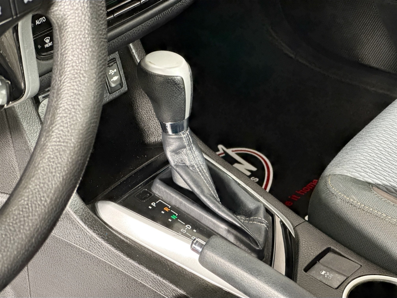 Toyota Corolla XLE CVT (Natl) 2019