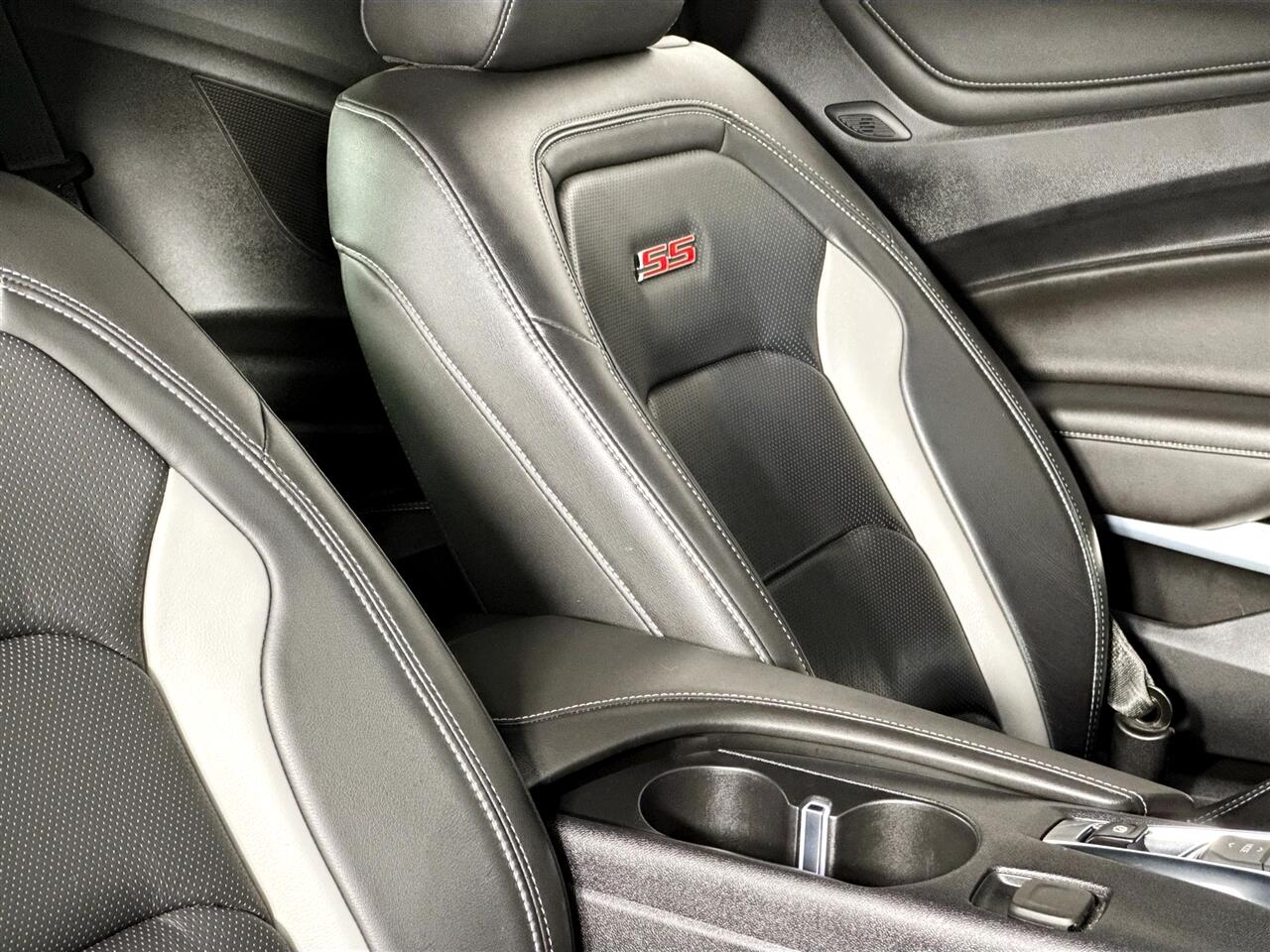 Chevrolet Camaro 2dr Cpe 2SS 2020