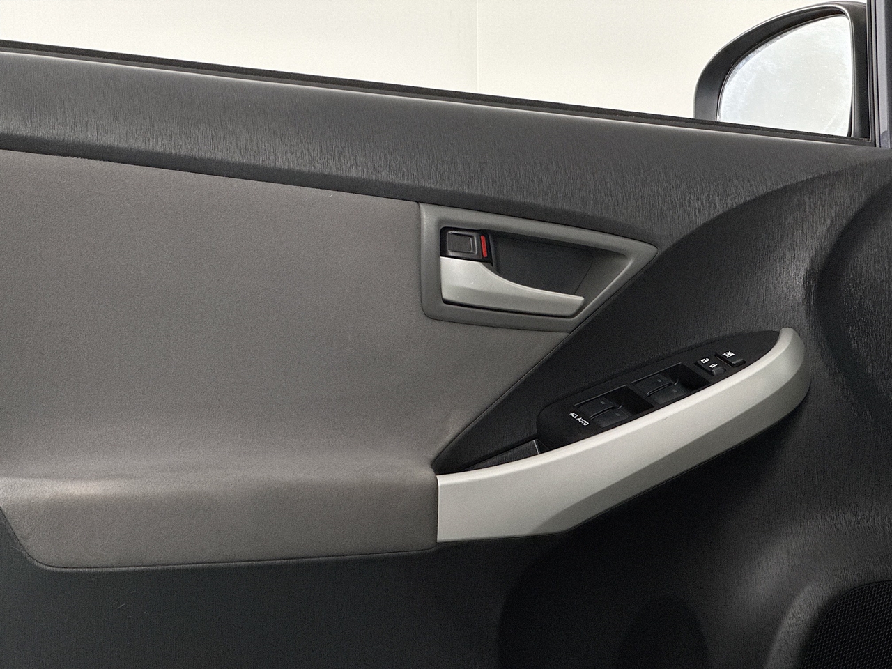 Toyota Prius 5dr HB Persona Series Special Edition (Natl) 2015