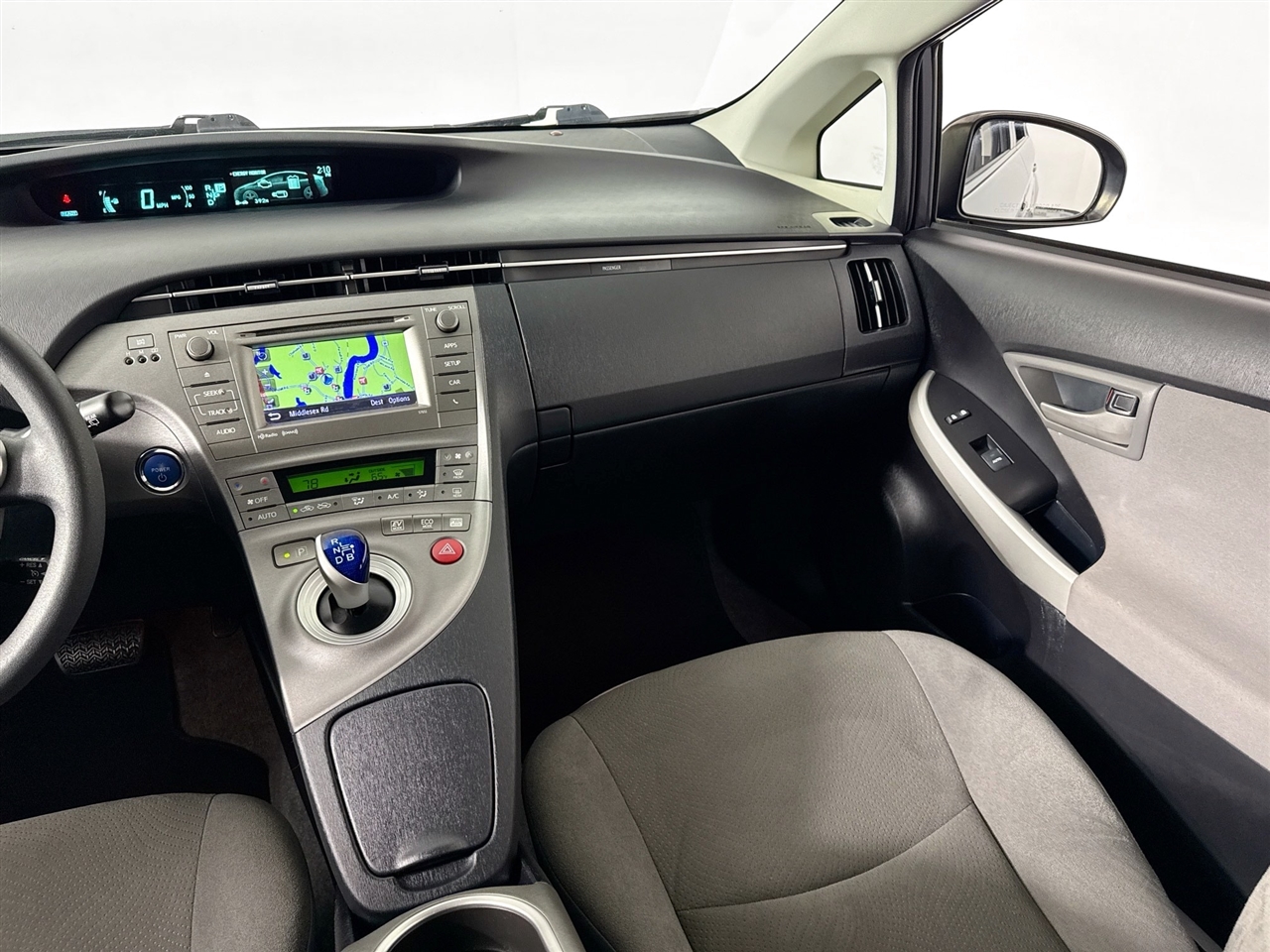 Toyota Prius 5dr HB Persona Series Special Edition (Natl) 2015