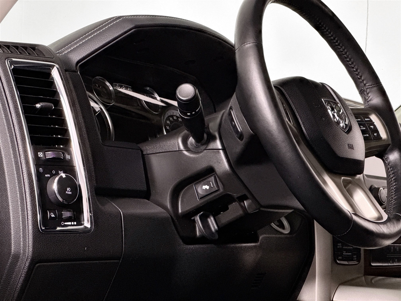 RAM 1500 Laramie 4x4 Crew Cab 5'7" Box 2017