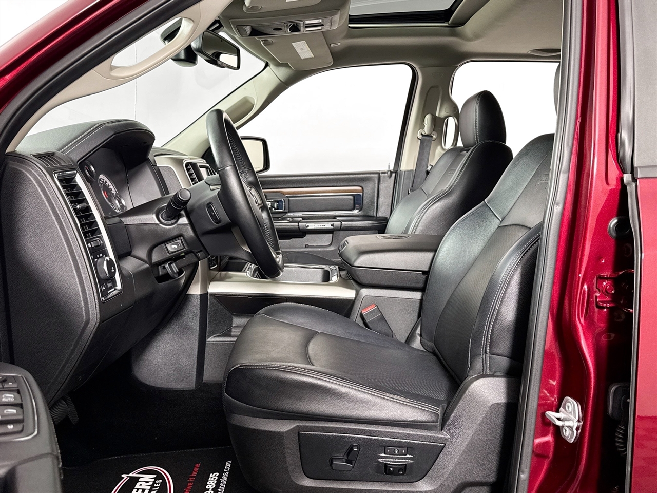 RAM 1500 Laramie 4x4 Crew Cab 5'7" Box 2017