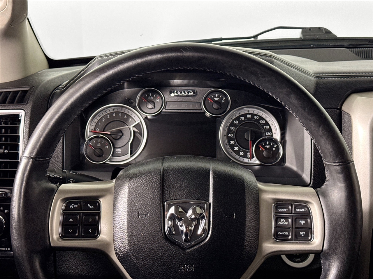 RAM 1500 Laramie 4x4 Crew Cab 5'7" Box 2017