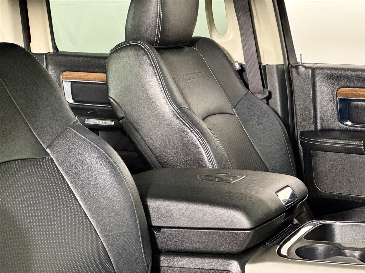 RAM 1500 Laramie 4x4 Crew Cab 5'7" Box 2017