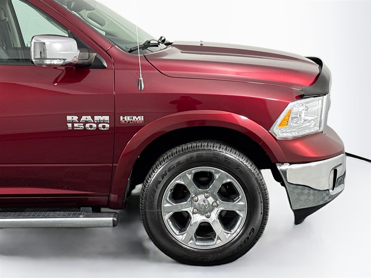 RAM 1500 Laramie 4x4 Crew Cab 5'7" Box 2017