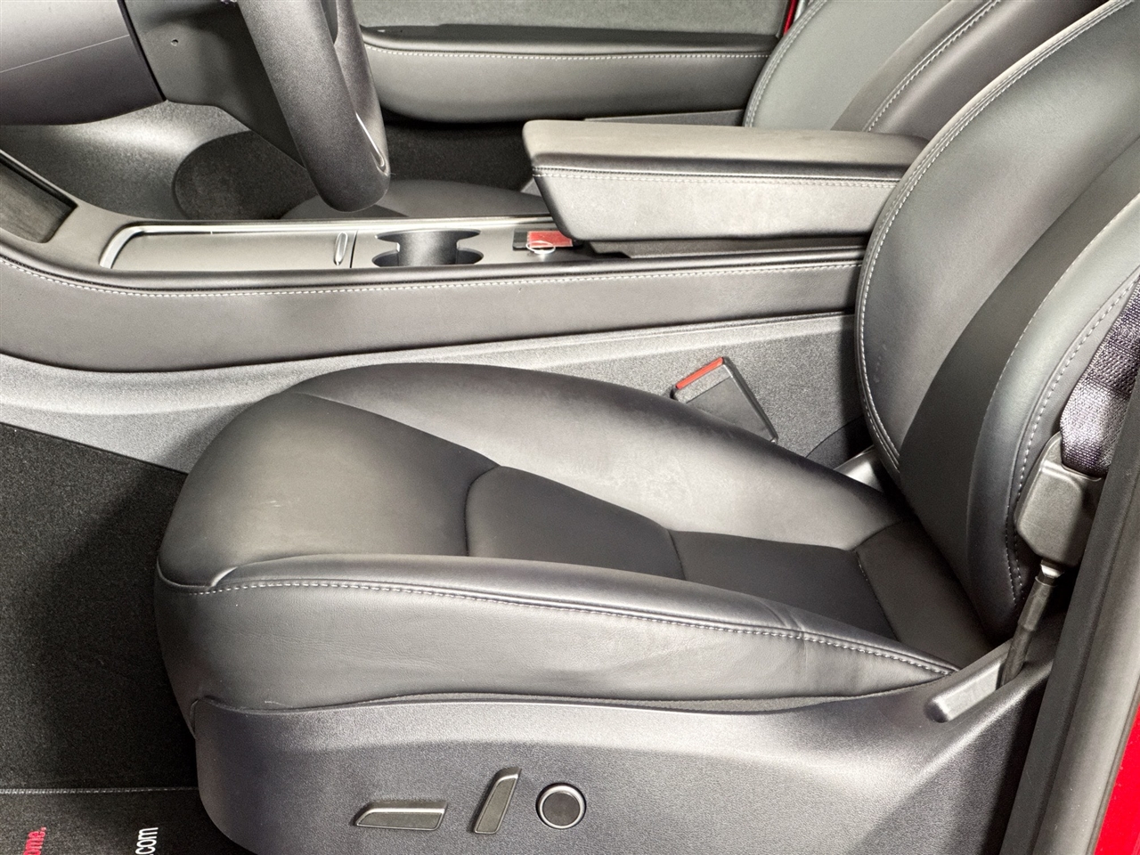 Tesla Model Y Long Range AWD *Ltd Avail* 2025