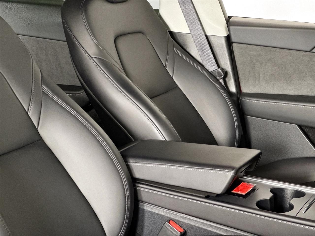 Tesla Model Y Long Range AWD *Ltd Avail* 2025