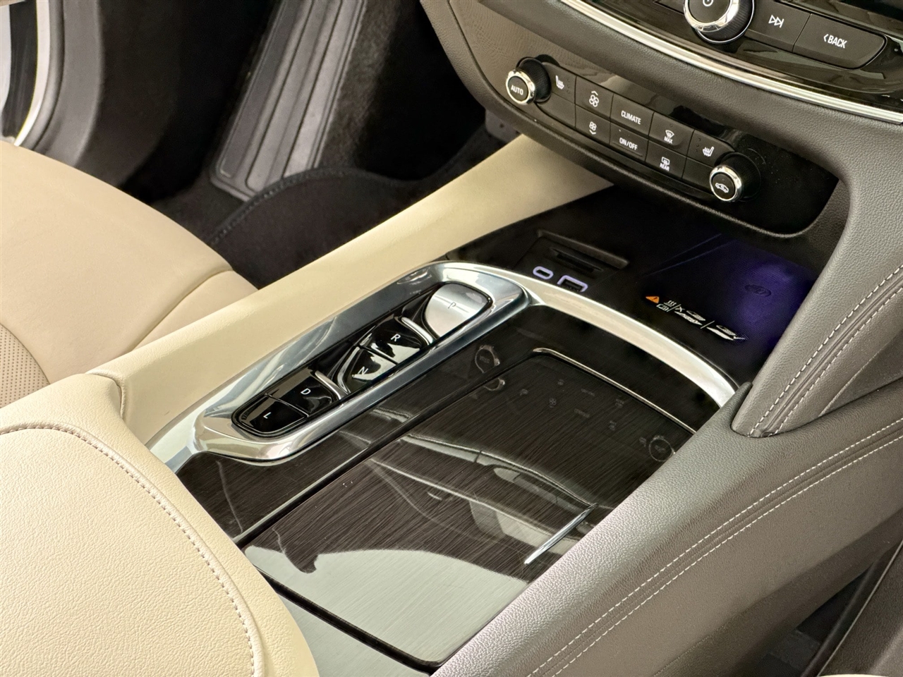 Buick Enclave AWD 4dr Essence 2023