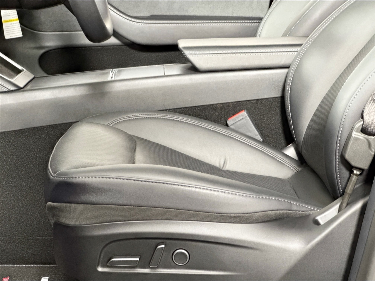 Tesla Model Y Long Range Launch Series AWD *Ltd Avail* 2026