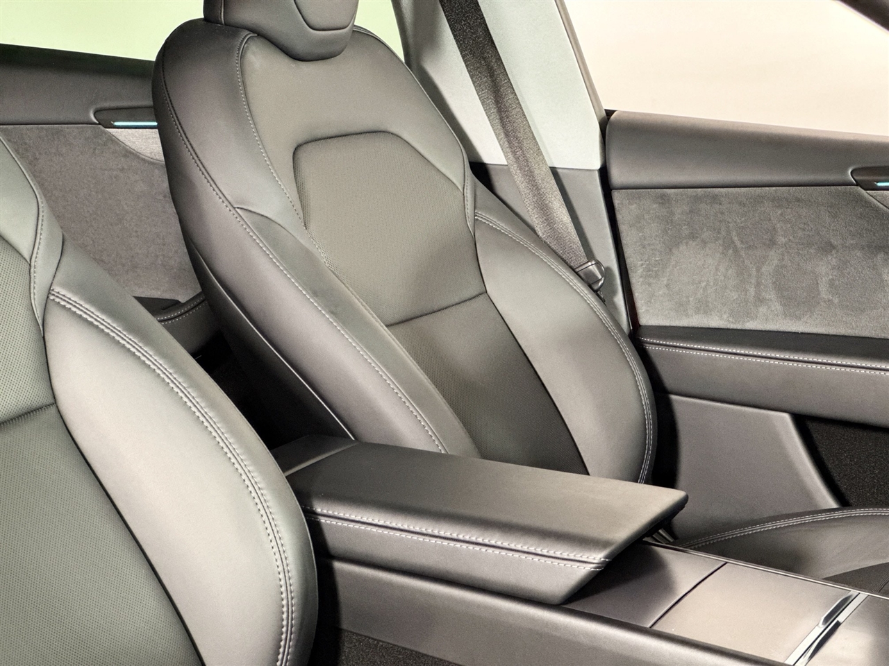 Tesla Model Y Long Range Launch Series AWD *Ltd Avail* 2026