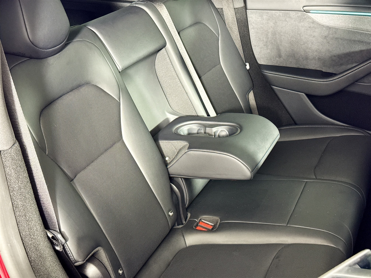 Tesla Model Y Long Range Launch Series AWD *Ltd Avail* 2026