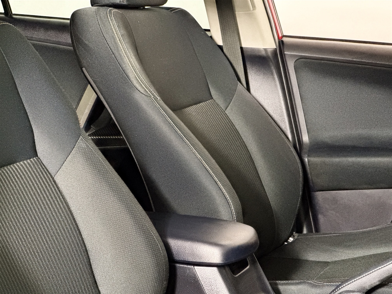 Toyota RAV4 AWD 4dr XLE (Natl) 2014