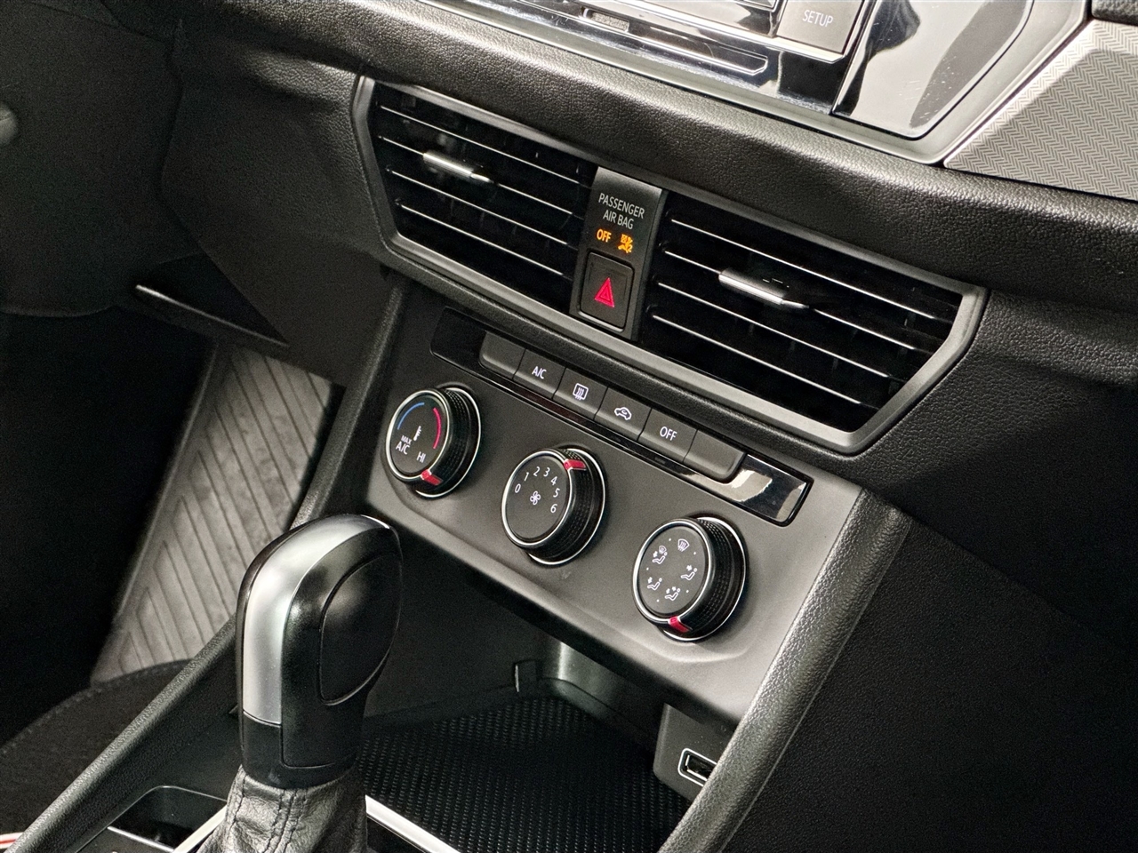 Volkswagen Jetta R-Line Auto w/SULEV 2019