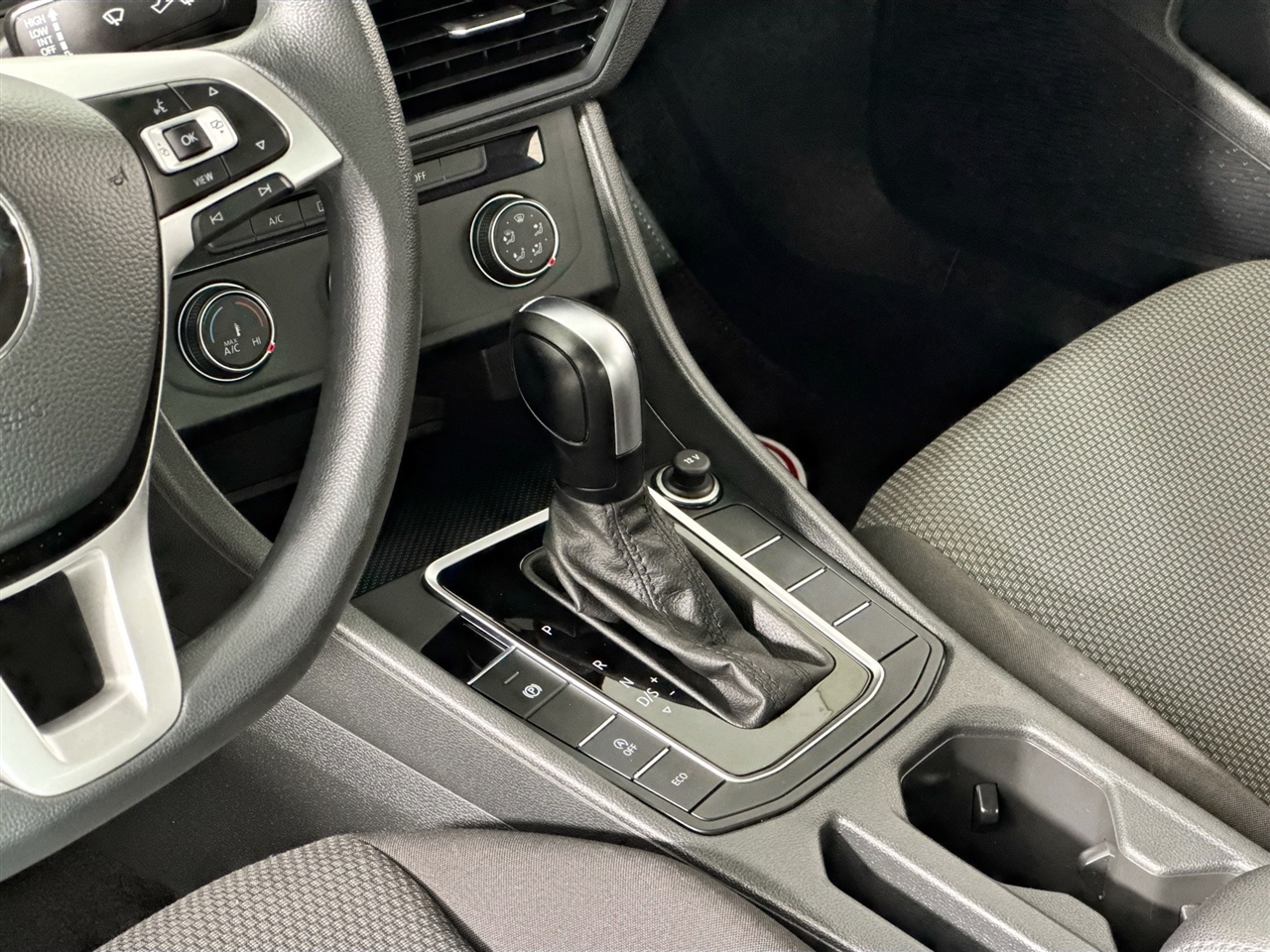 Volkswagen Jetta R-Line Auto w/SULEV 2019