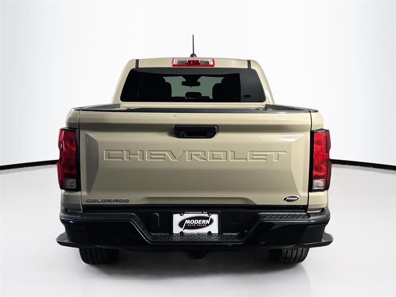 Chevrolet Colorado 2WD Crew Cab WT 2024
