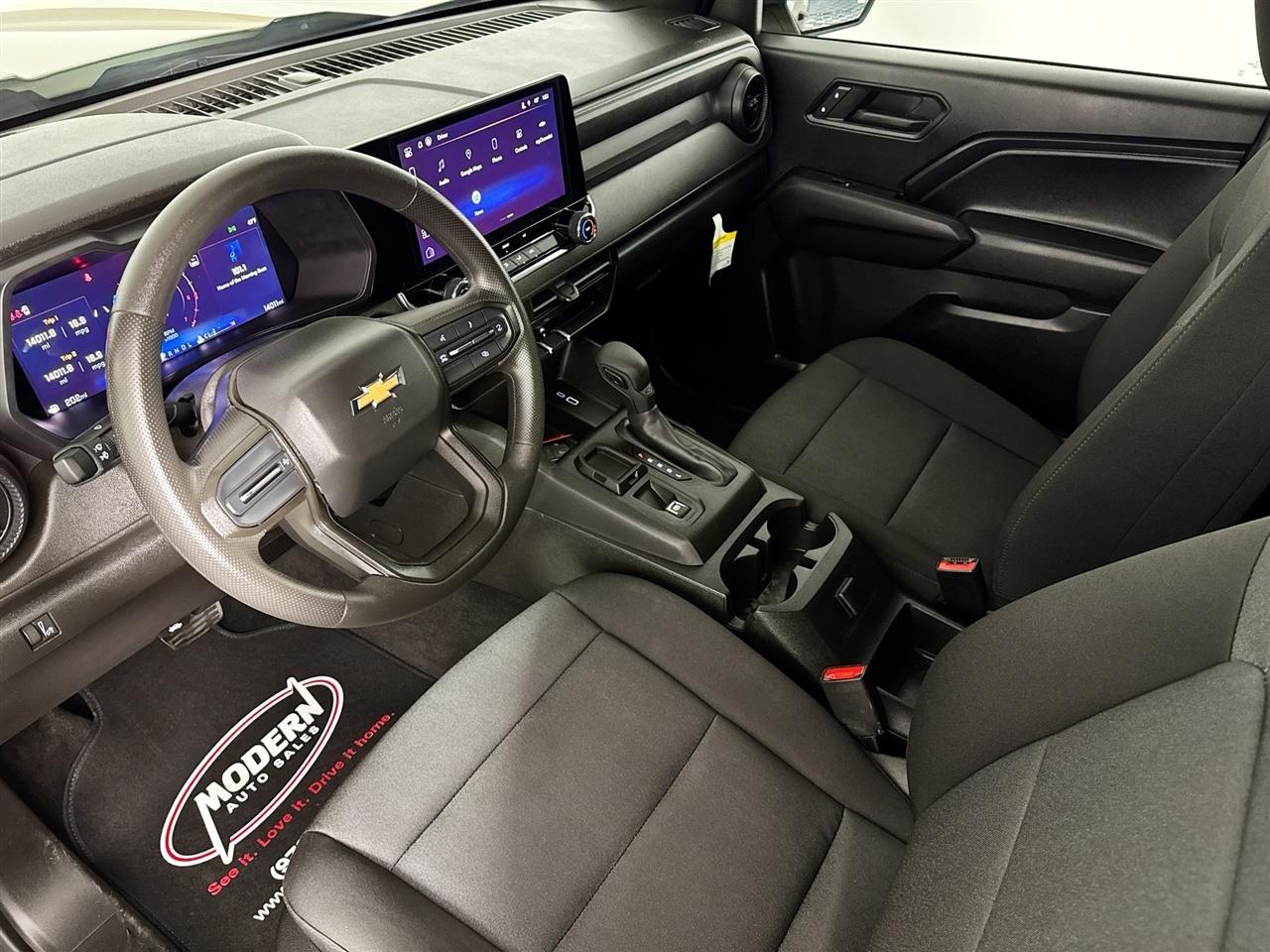 Chevrolet Colorado 2WD Crew Cab WT 2024